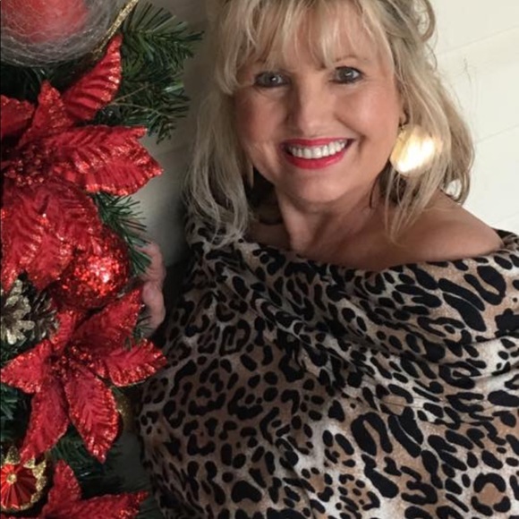 Meet your Posher, Sandy - Picture 3 of 6